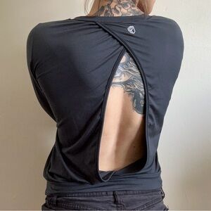 Born primitive open back thumb hole long sleeve shirt in charcoal size xs